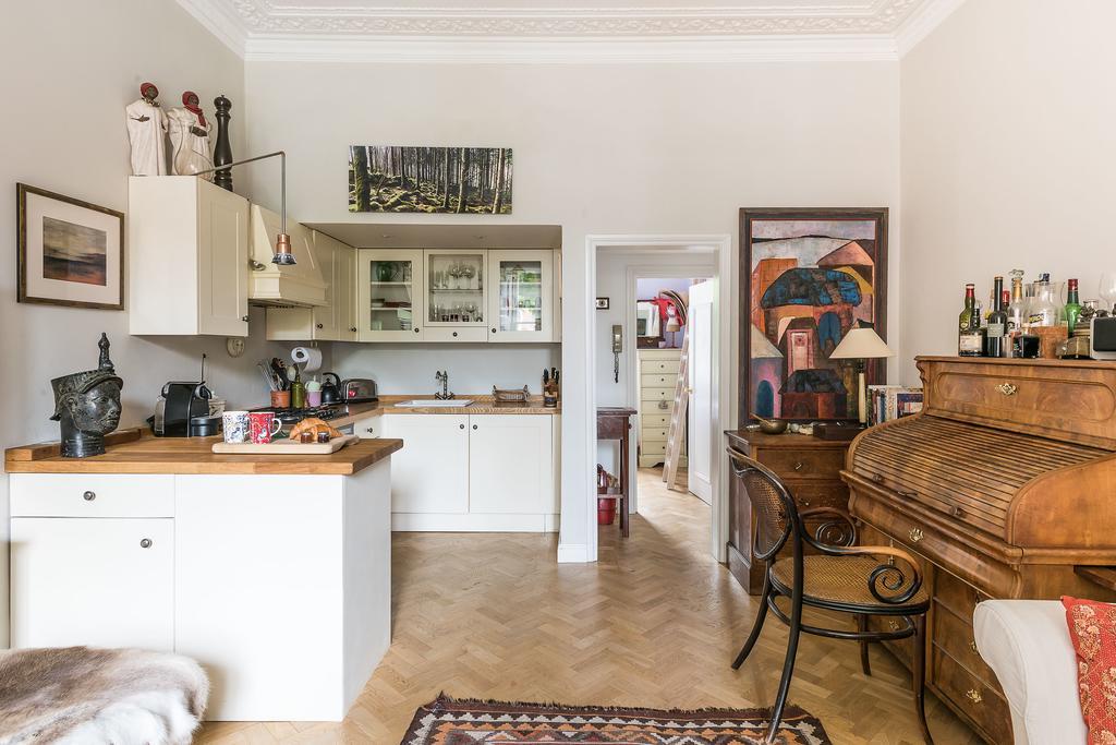 The Hummingbird 1 Bedroom By Kensington Gardens Apartment London