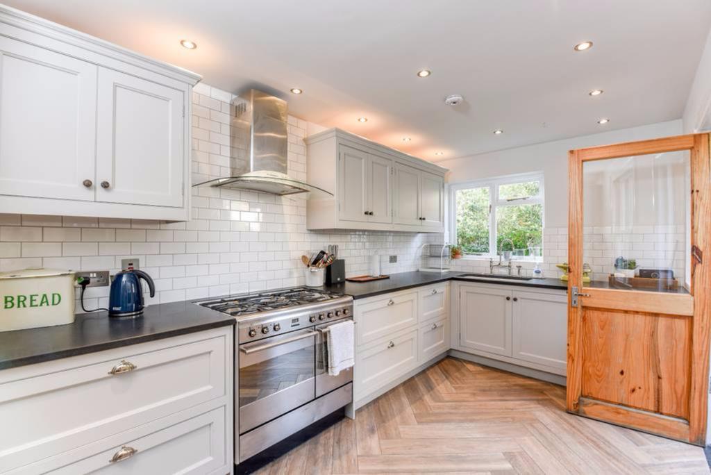 Stunningly Decorated 3bd Family In Hammersmith Apartment London