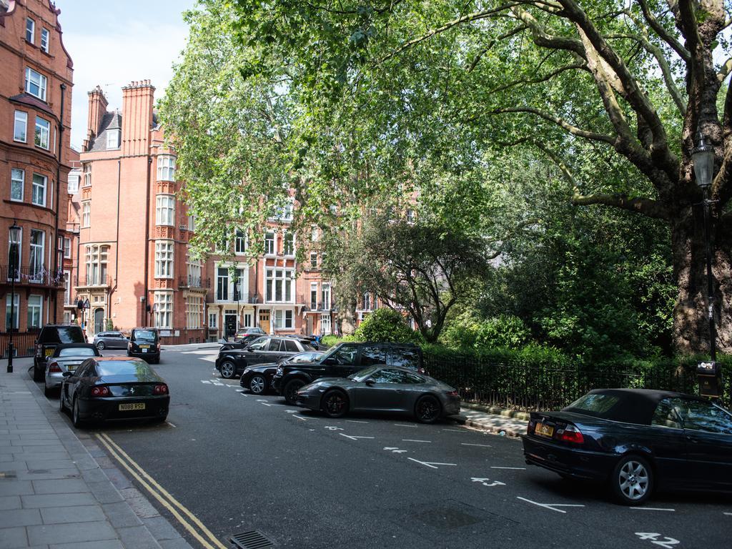 Luxton - Knightsbridge