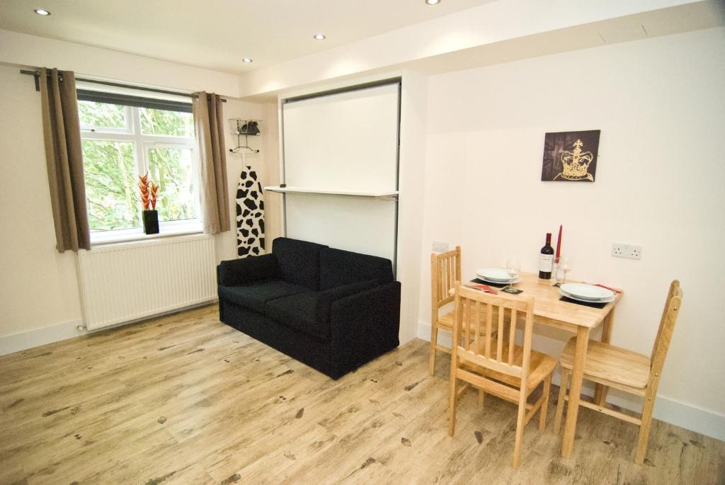 Aparthotel Finsbury Serviced 4*