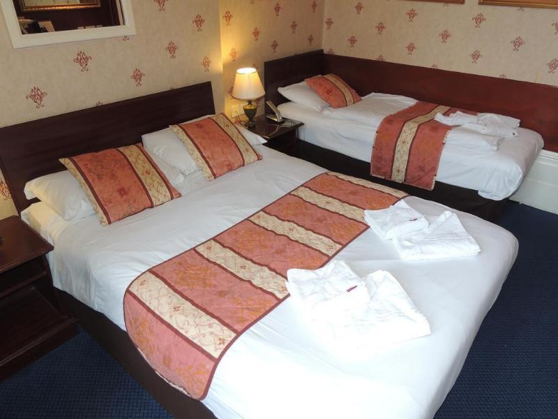 Dolphin - The 3* London