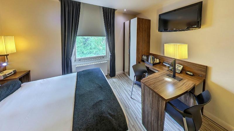 Simply & Hotell 4*