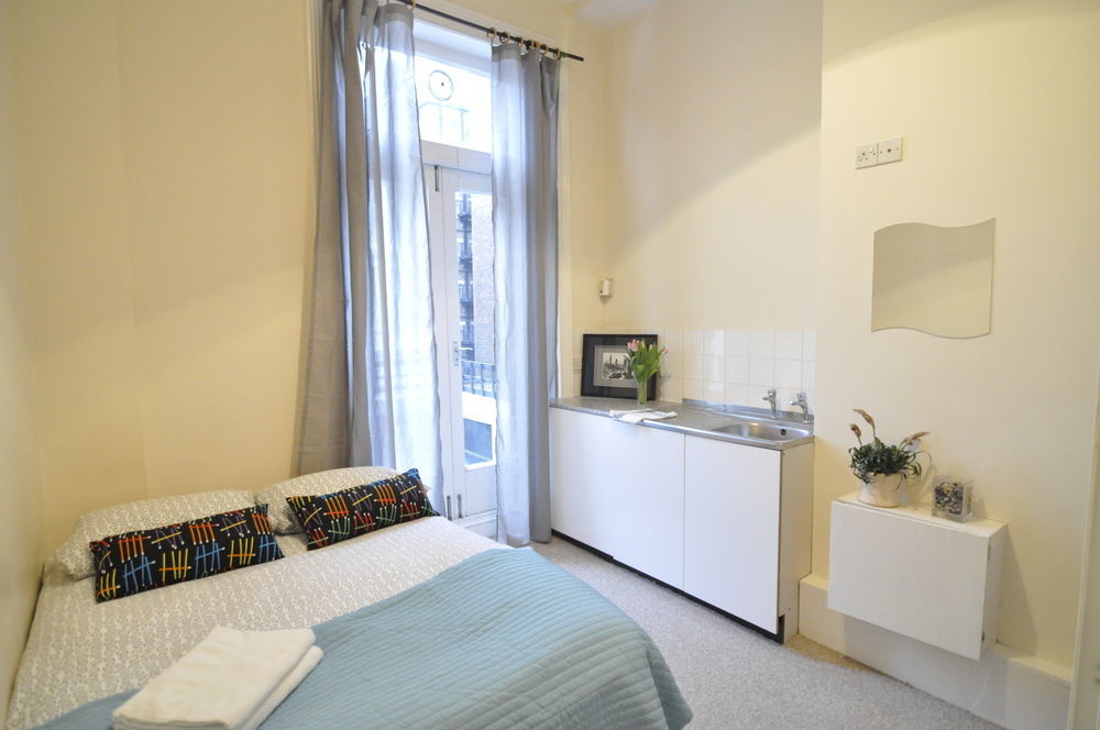 Apartment Regents Court