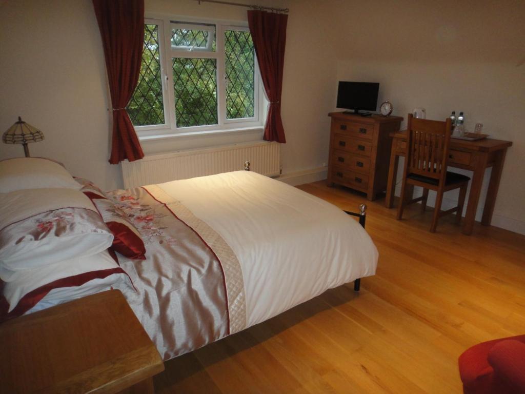 The Oaks 4* London