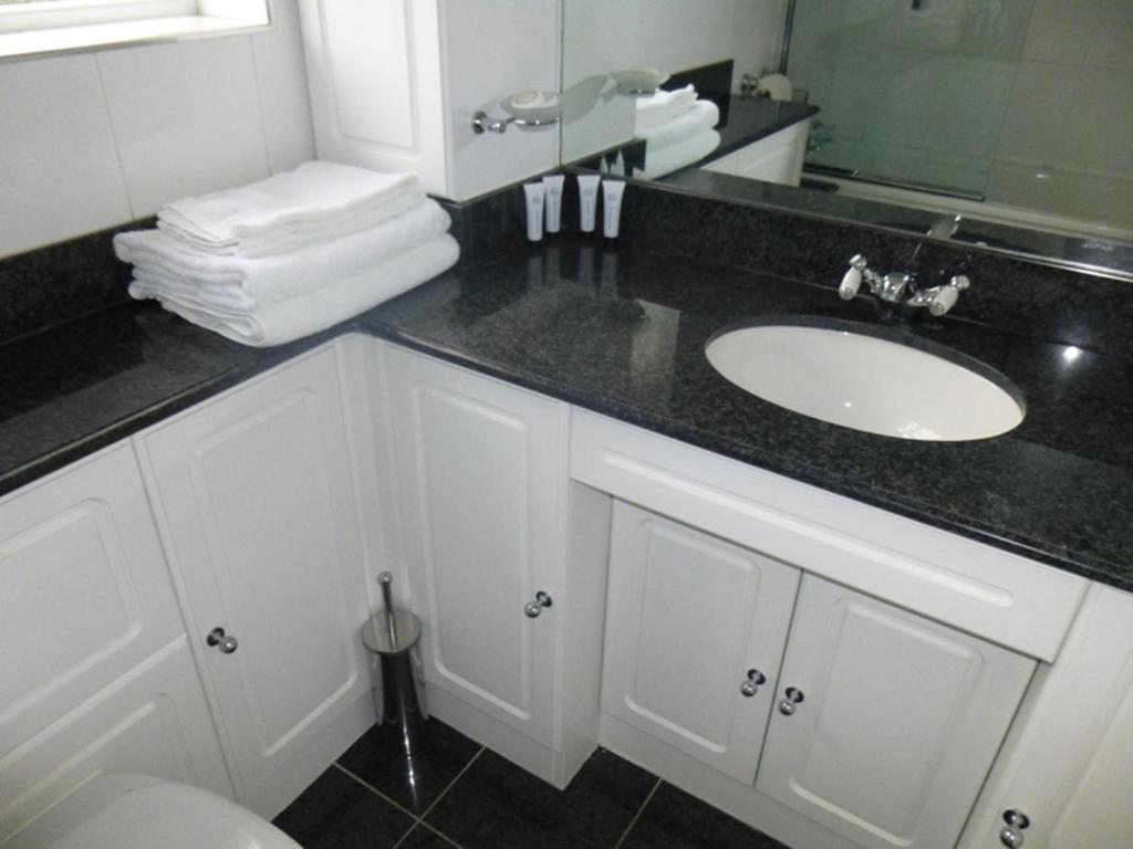 The Oaks 4* London
