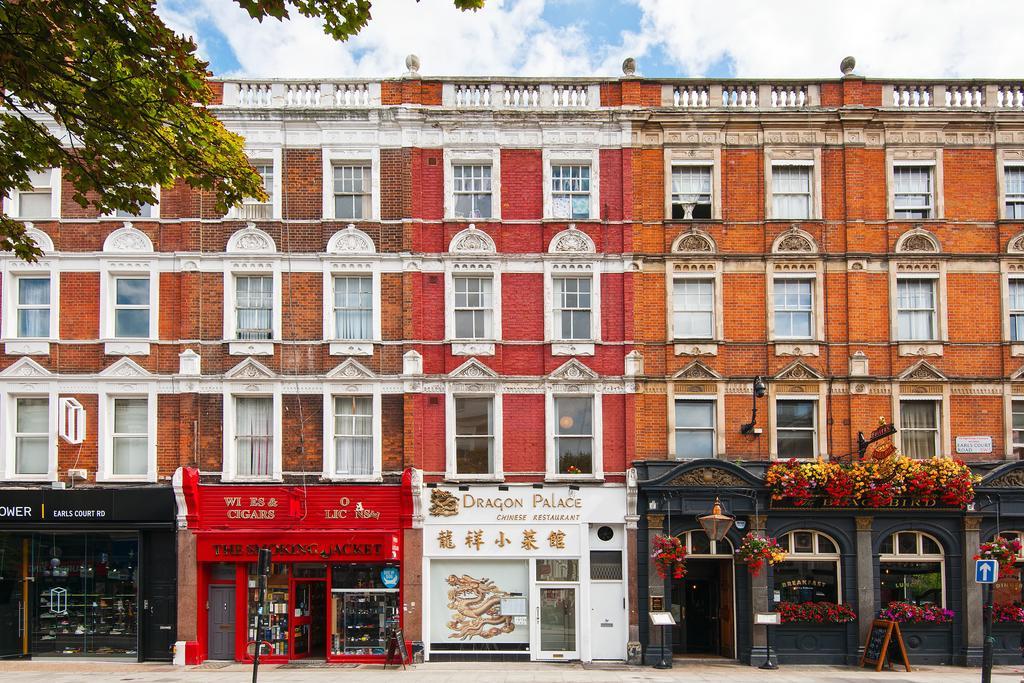 The Earls Court Townhouse * London