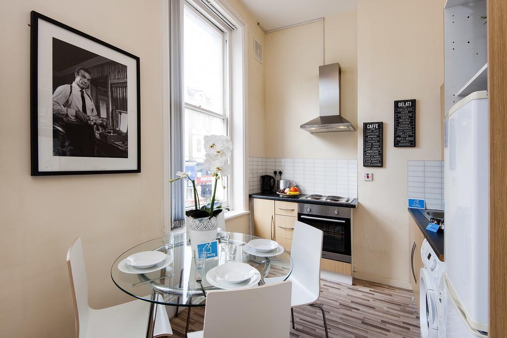 The Earls Court Townhouse * London