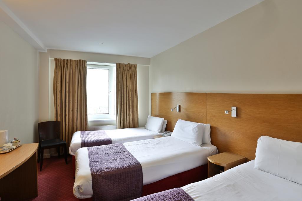 Hotell Ambassadors London