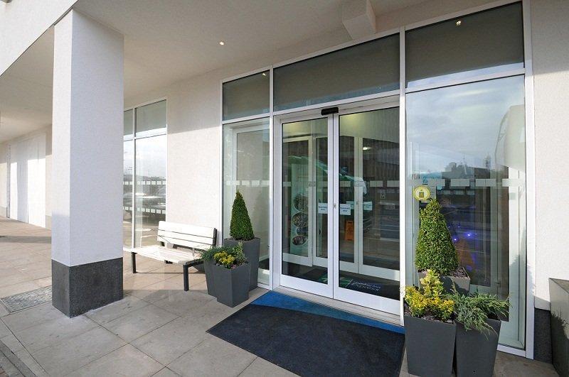 Express London-wimbledon-south, An Ihg London