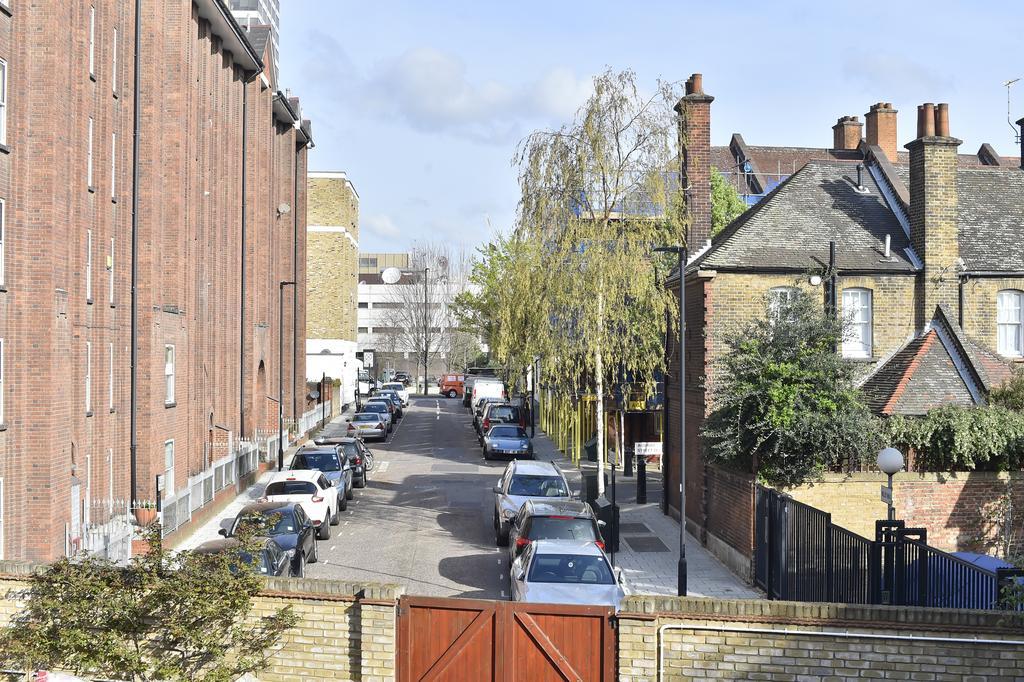 Cozy With Parking & Patio * Londra
