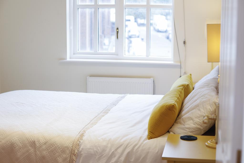 Cozy With Parking & Patio Appartamento Londra