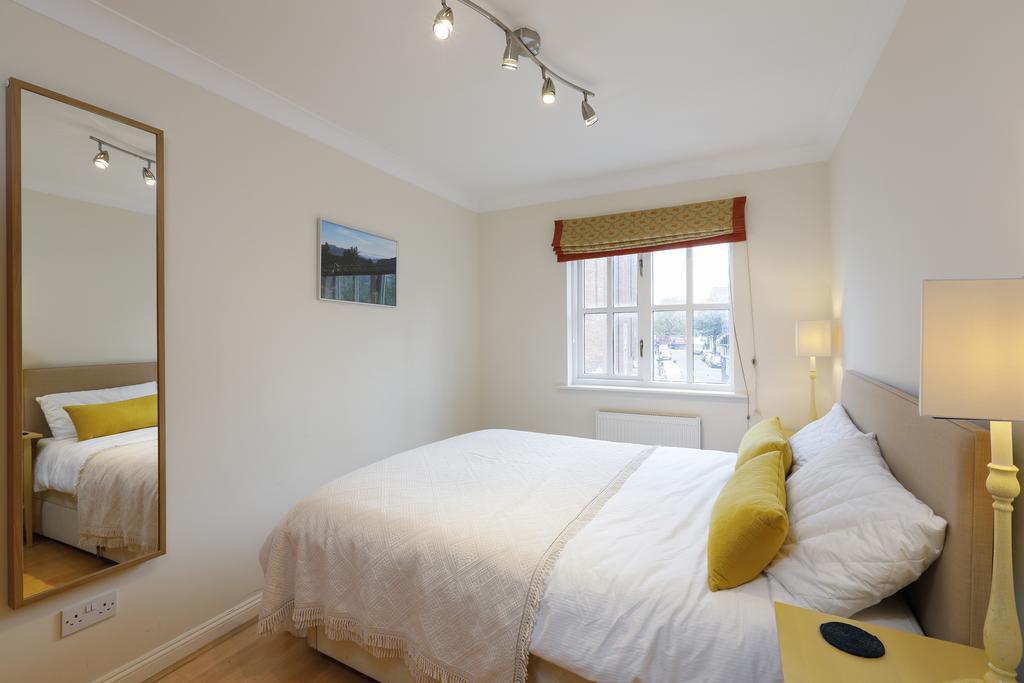 Appartamento Cozy With Parking & Patio Londra