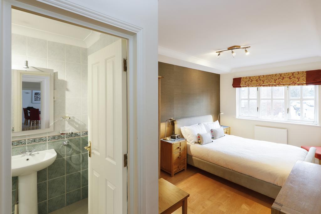 Cozy With Parking & Patio Appartamento Londra