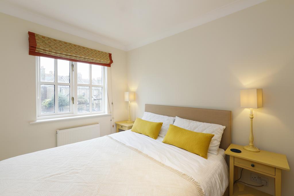 Cozy With Parking & Patio Londra
