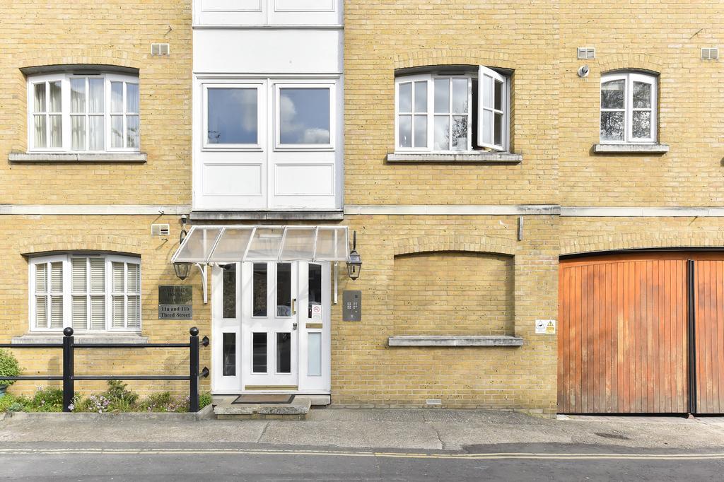 Cozy With Parking & Patio Londra