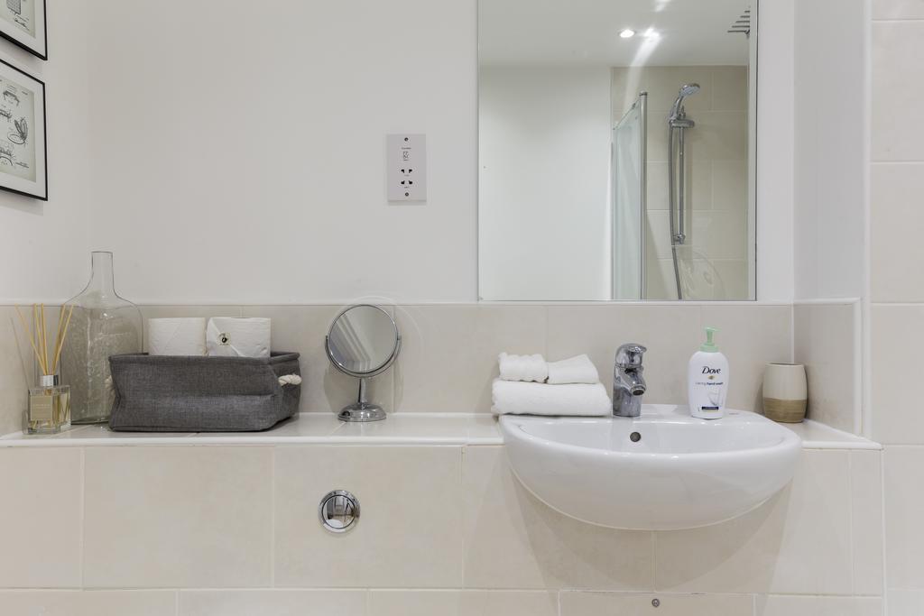 2 Bed Eagle Court London