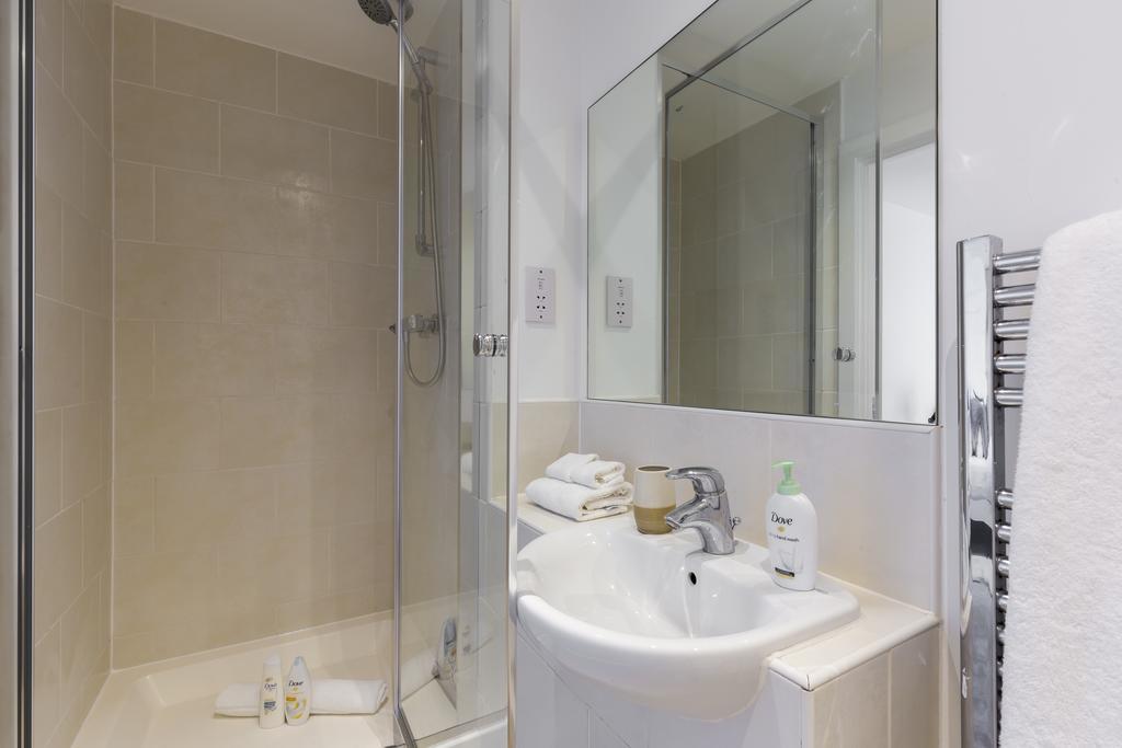 Apartment 2 Bed Eagle Court London