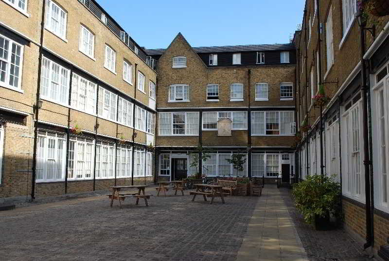 Hotel Sundial Court