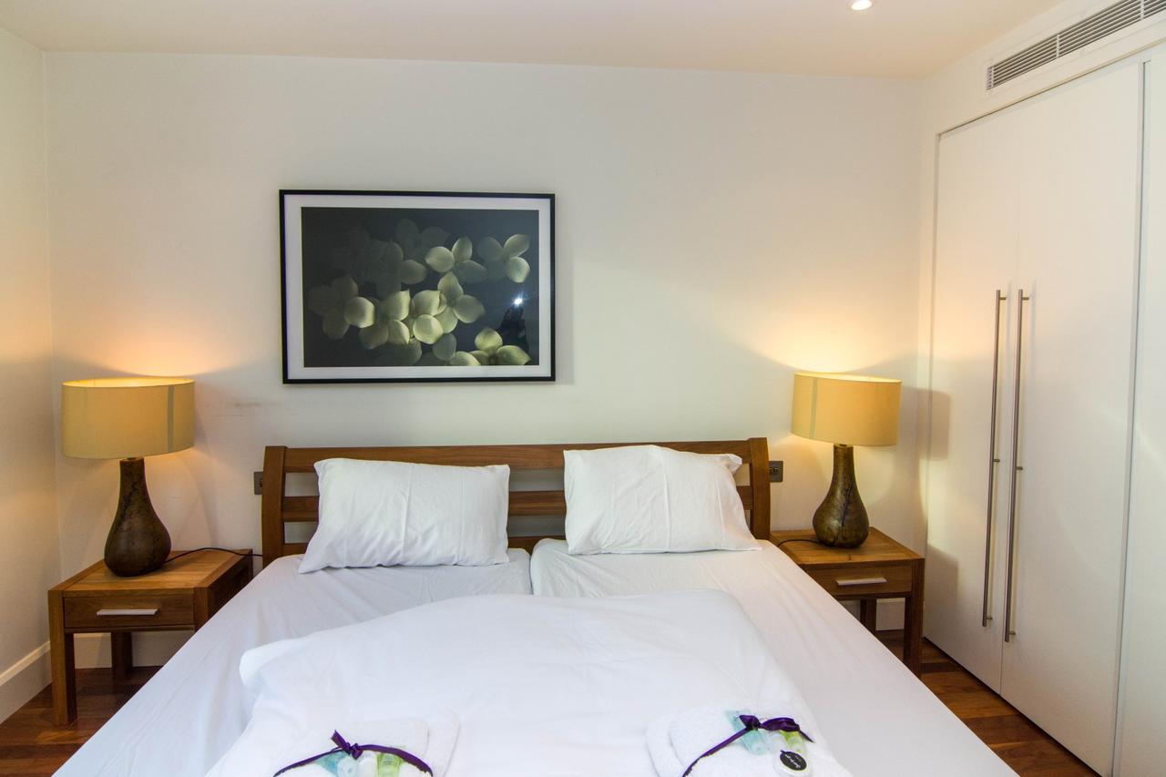 Canary Wharf - Corporate Riverside Apartments London