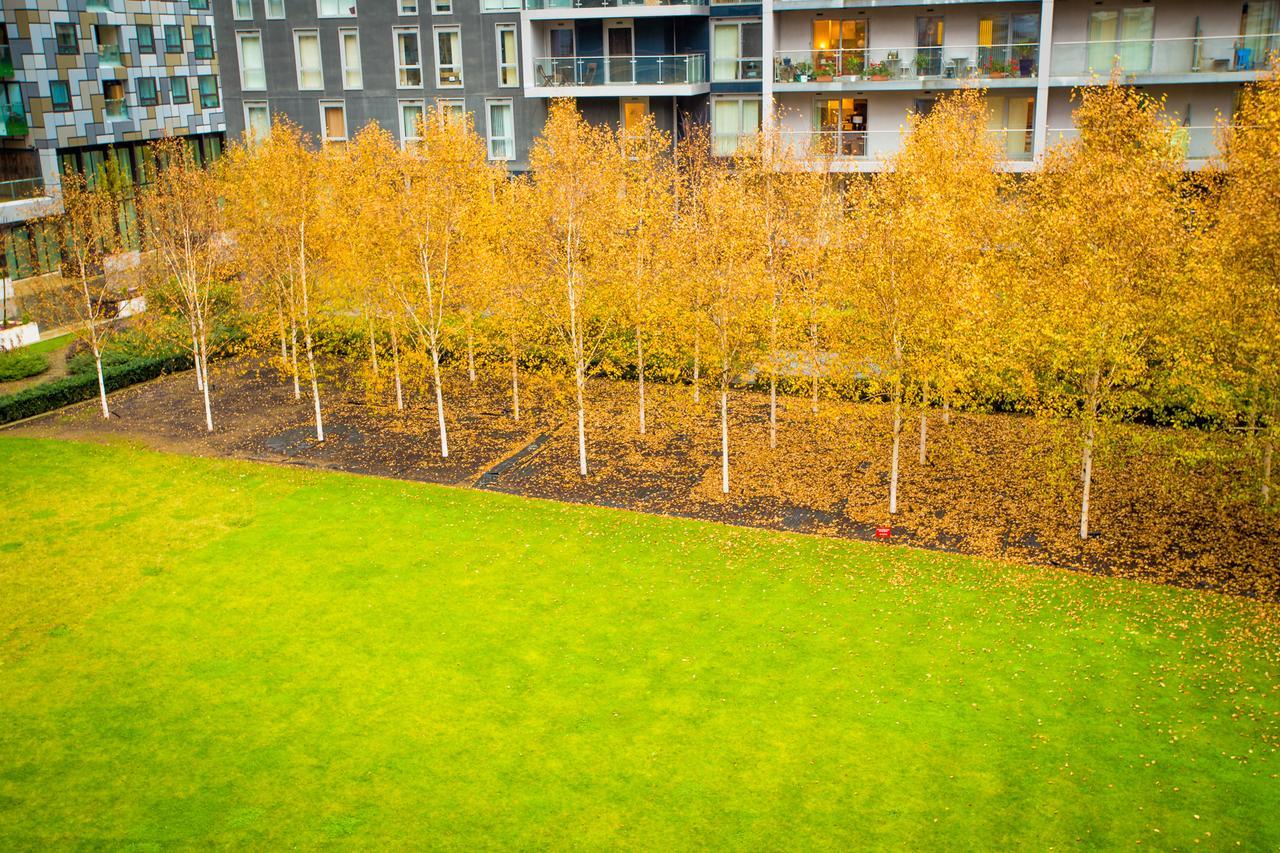 Dockside Walk - Canary Wharf * Londen