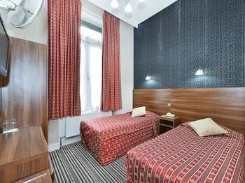 Oliver 3* London