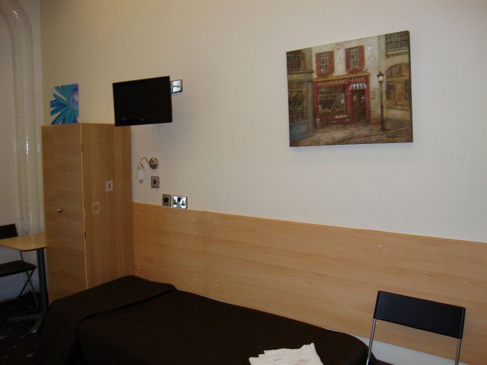 Hotell Tony's House 2*