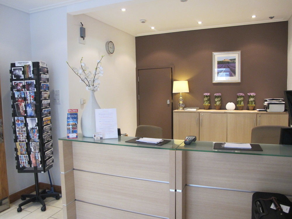 Alhambra Hotel 2*
