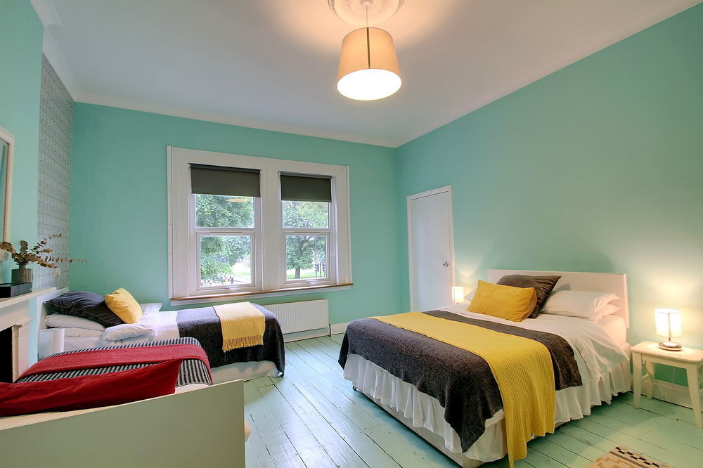 Guest house Caspian London
