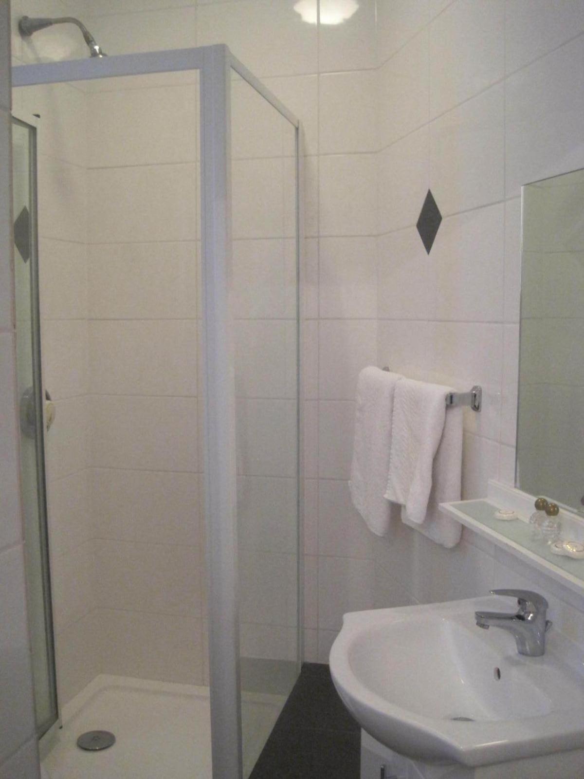 Aaraya Sussex Gardens Hotel 3*