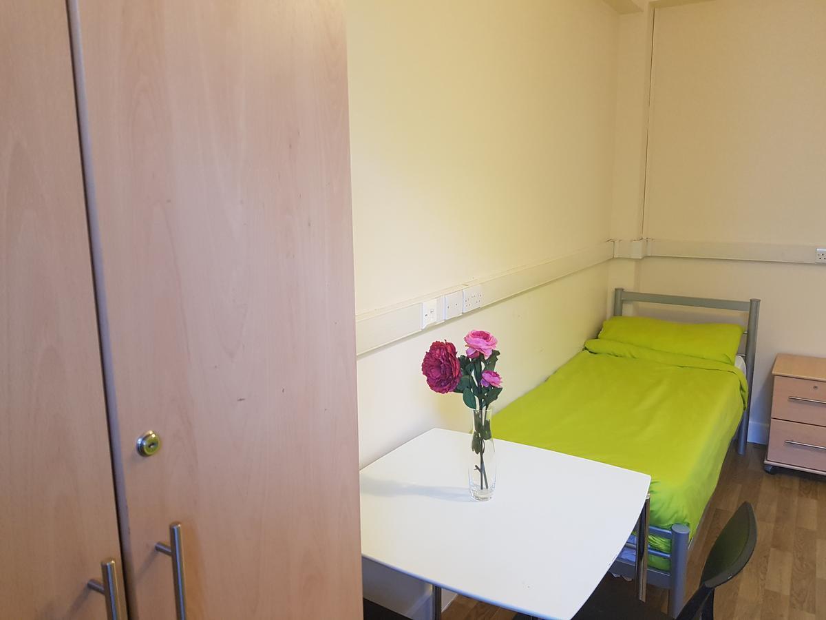 Bowden Court * Londen