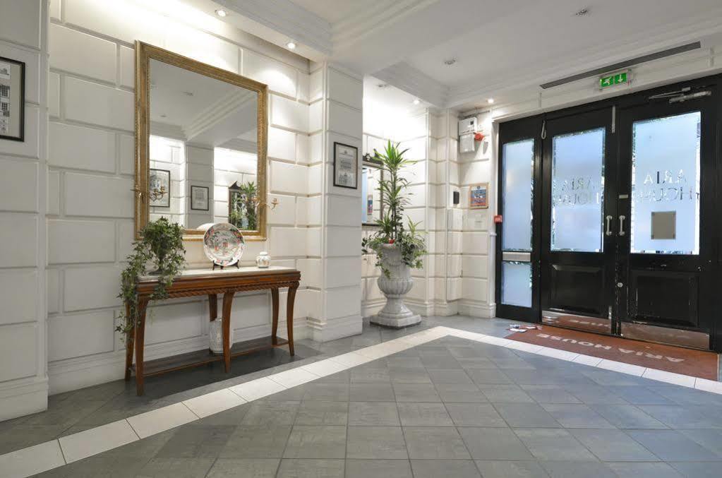 Uber Eye House Apartment London