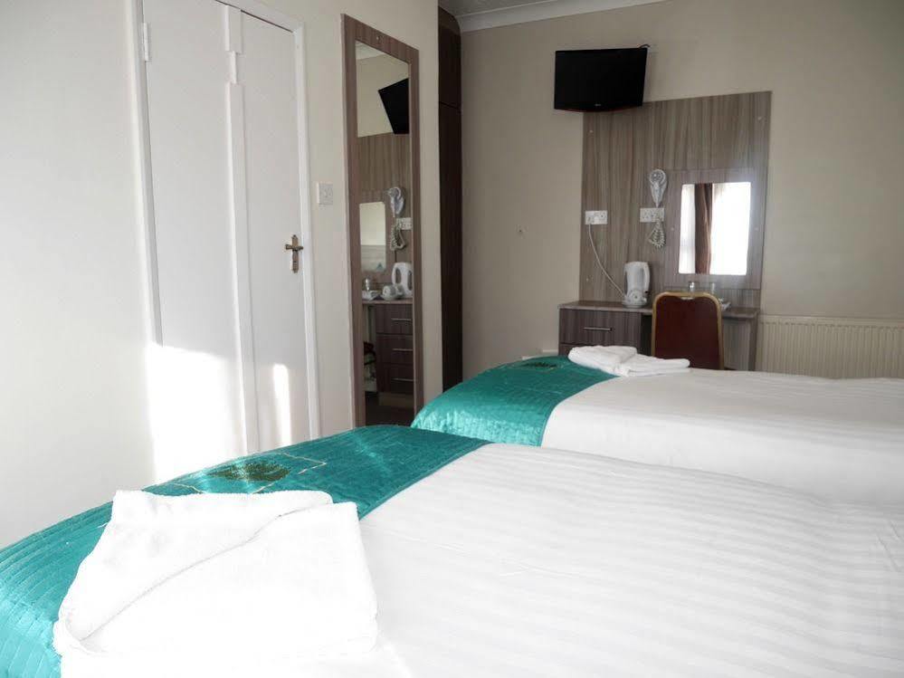 Holland Park 3* London