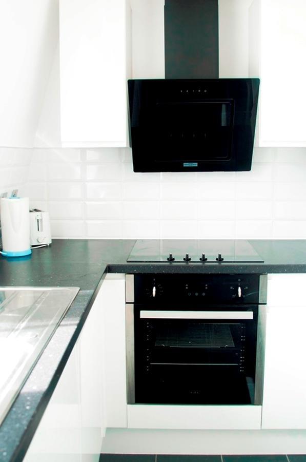 Baker Street Apartment *