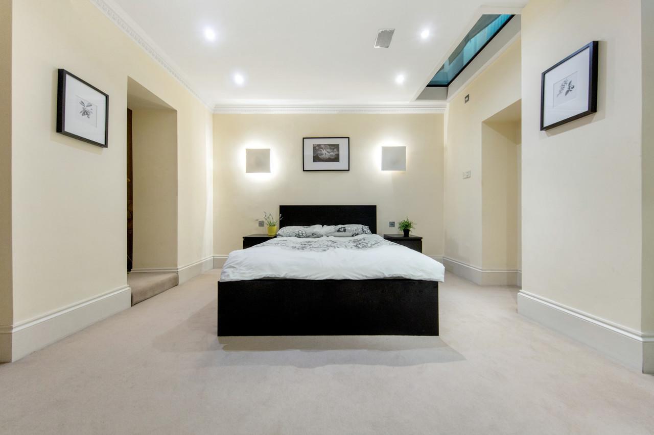 Second Nest Regents Park Apartment