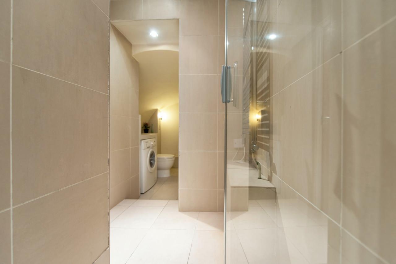 Second Nest Regents Park Apartment