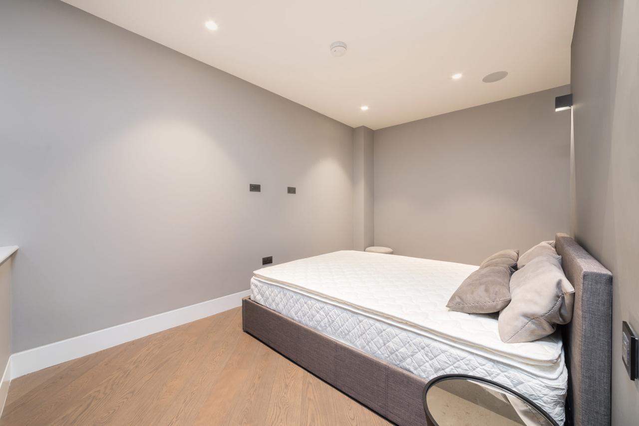Bateman Street Apartment *