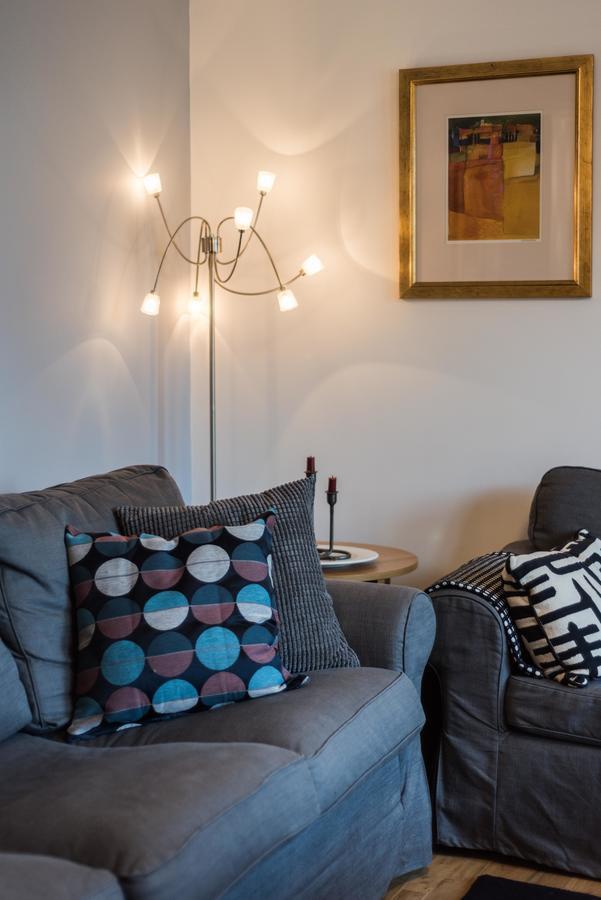 Lets In Greenwich Apartment *