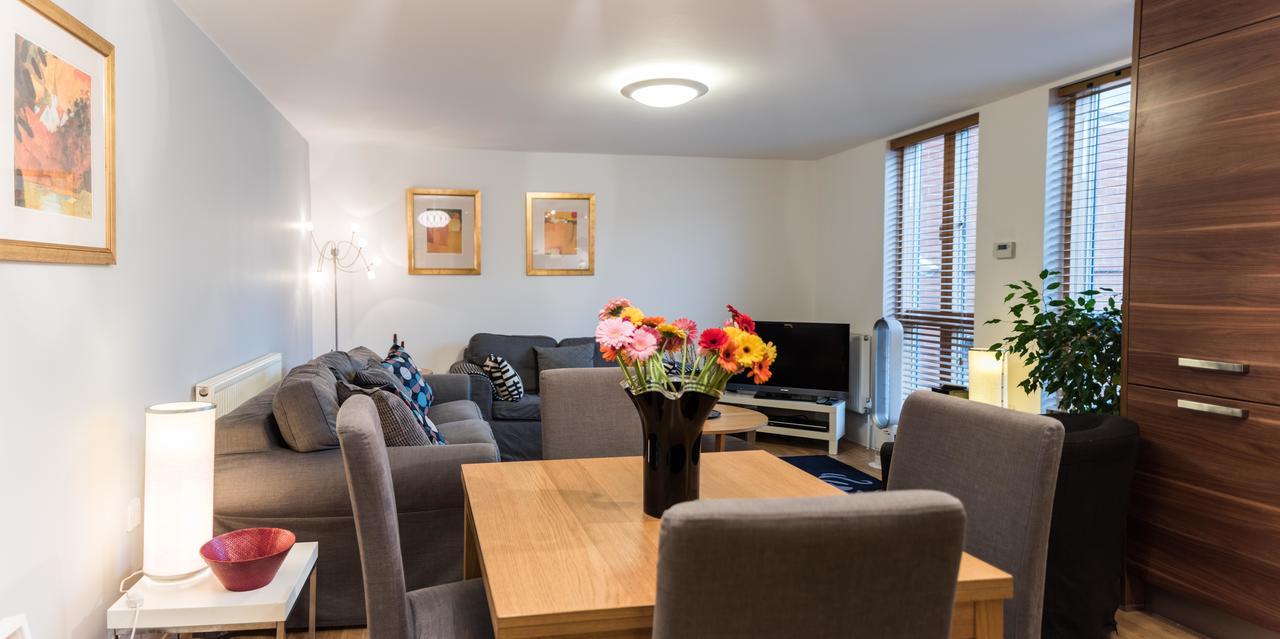 Lets In Greenwich Apartment *