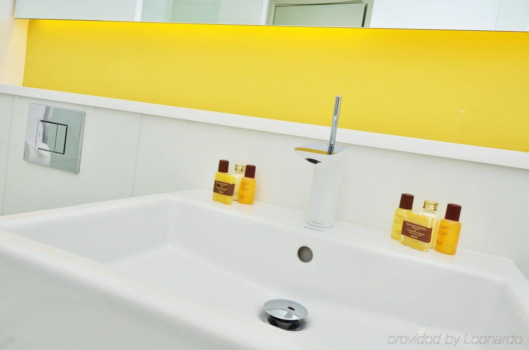 Axiom Park Aparthotel 4*