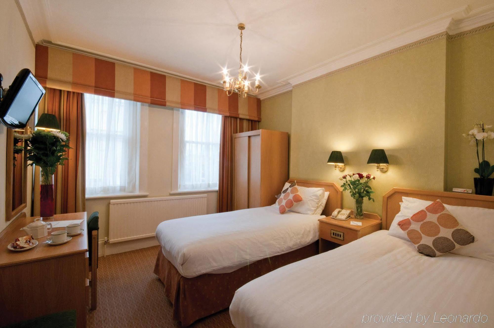 Phoenix Hotel 4*