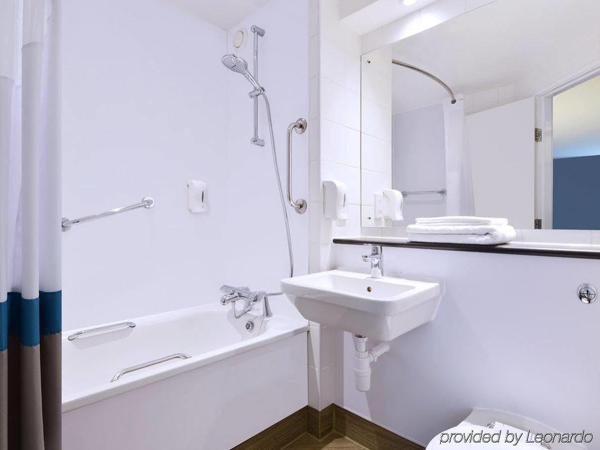 Travelodge Waterloo Hotell 3*