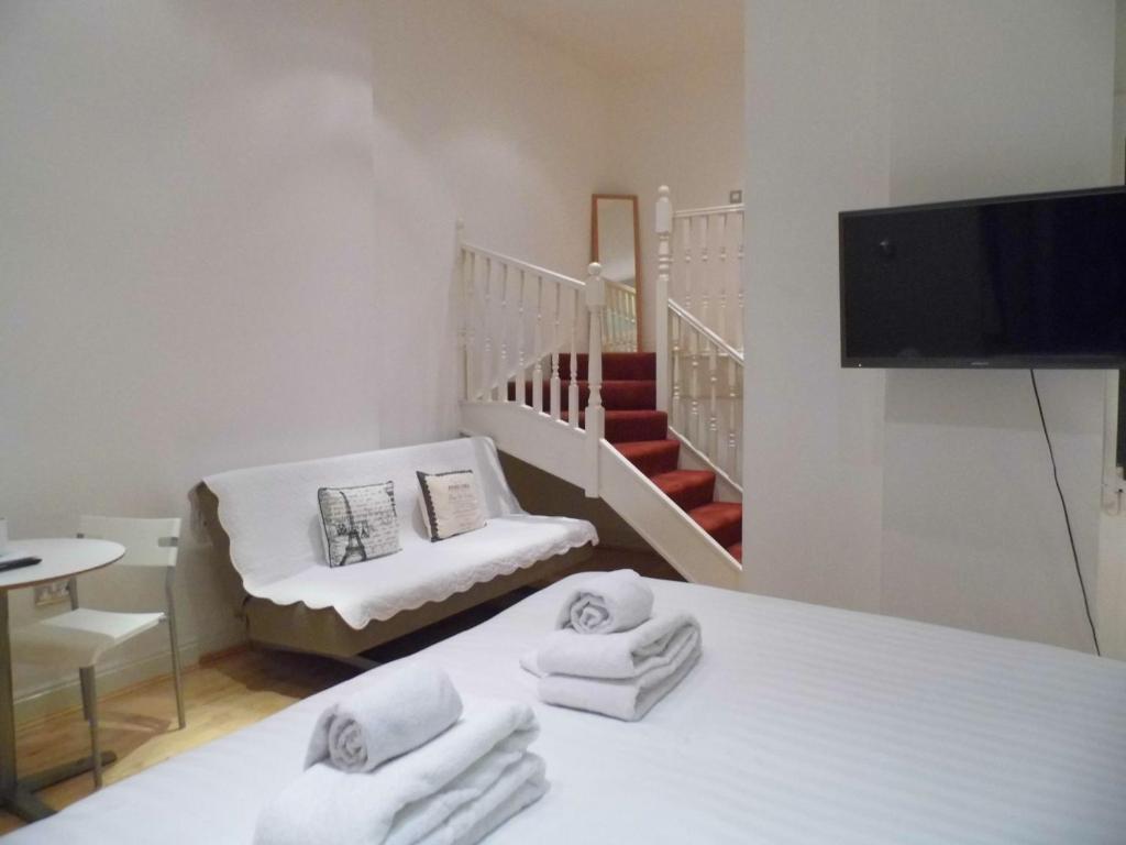 Albert Bridge Apartment *