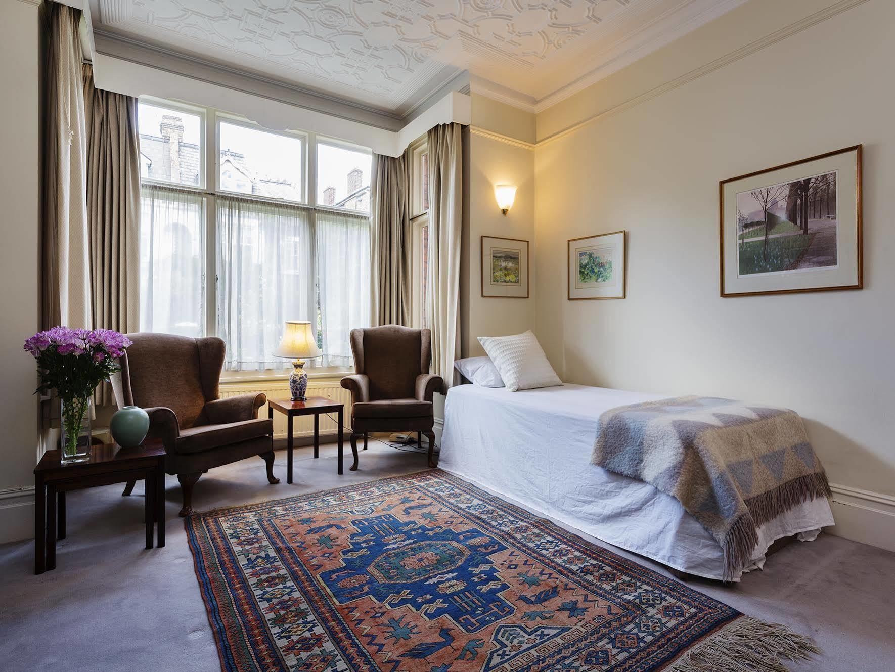 Veeve - House Dyne Road - Kilburn London