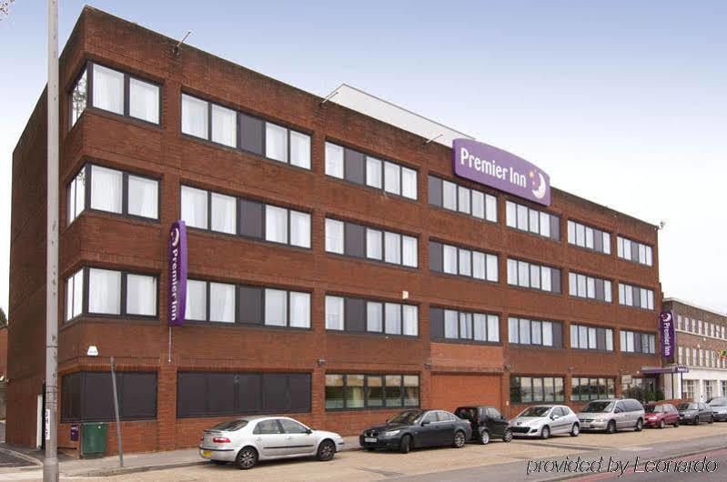 Premier Hanger Lane Hotel Londen