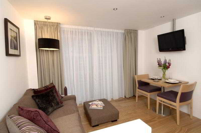 By Marriott Kensington Hotel 4*