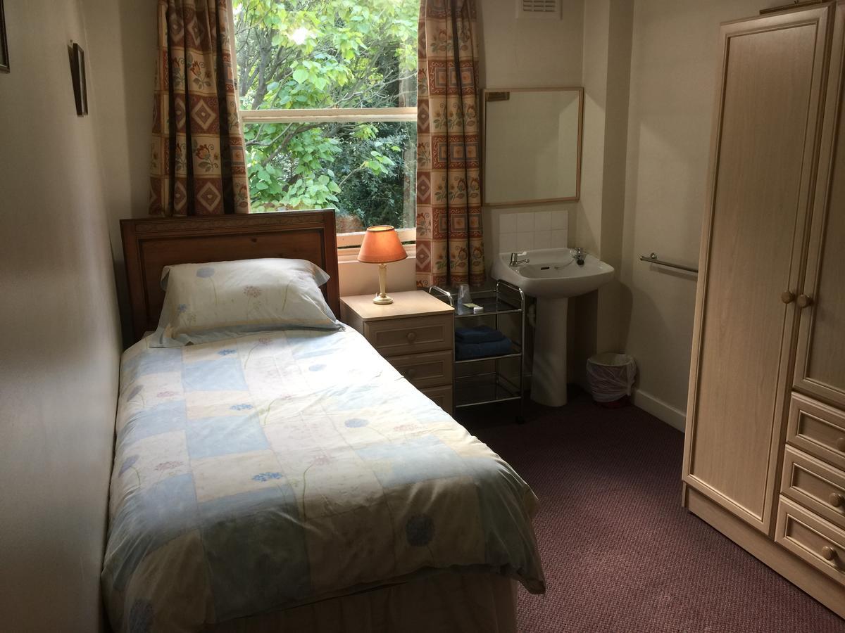 St. James's 3*