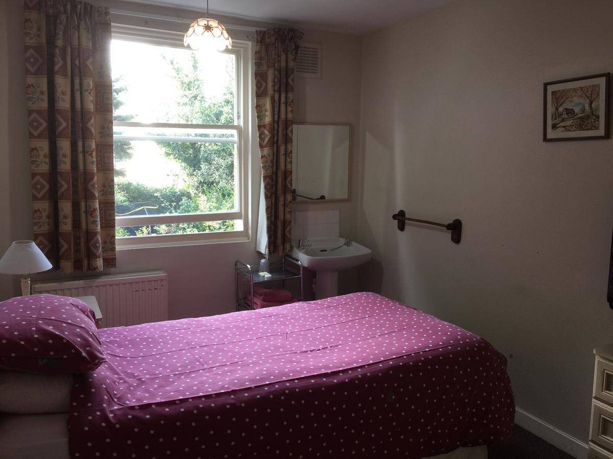 St. James's 3*