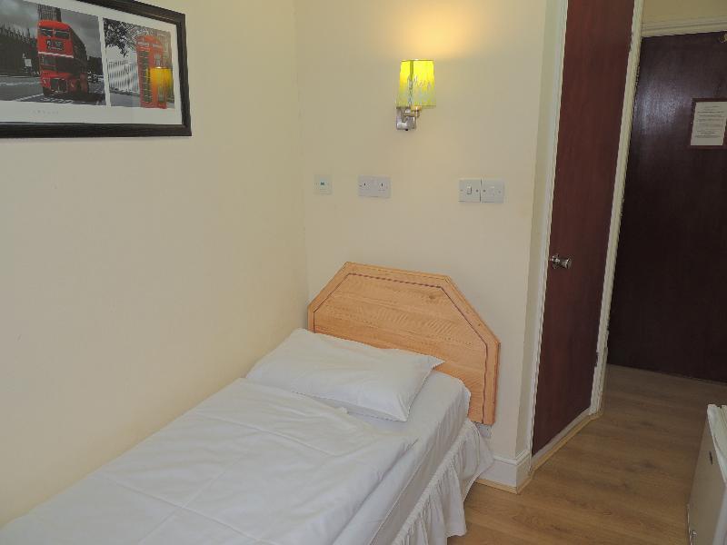 Dolphin - The 3* Londen