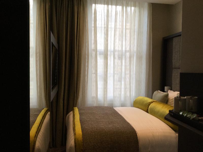 Mornington Victoria Hotel
