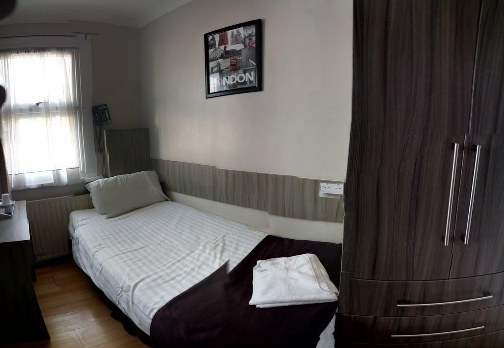 Holland Park 3* London
